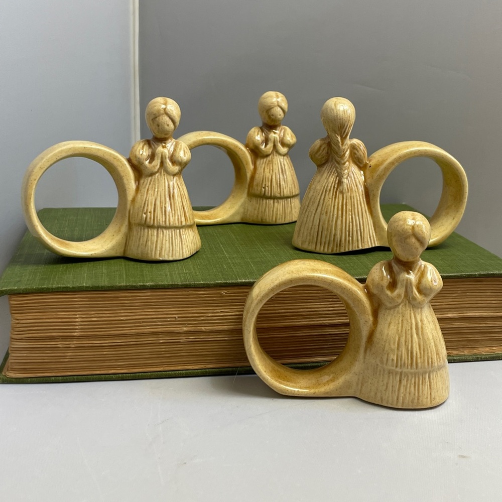 4 Pilgrim Ceramic Thanksgiving‎ Napkin Rings Praying Prairie Women